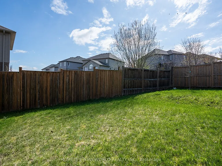 452 Avens St — Photo 23
