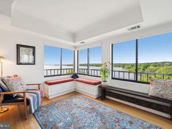 1250 S Washington St Unit 410, Alexandria, VA 22314