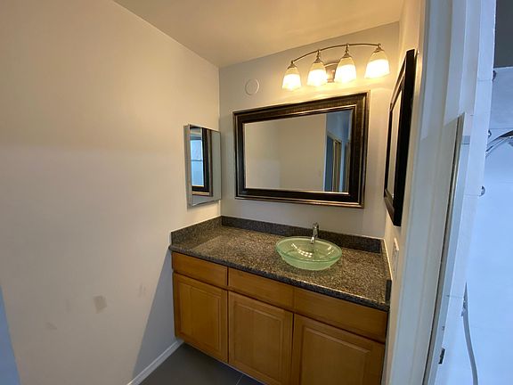 3rd image of 9 Coleridge Dr