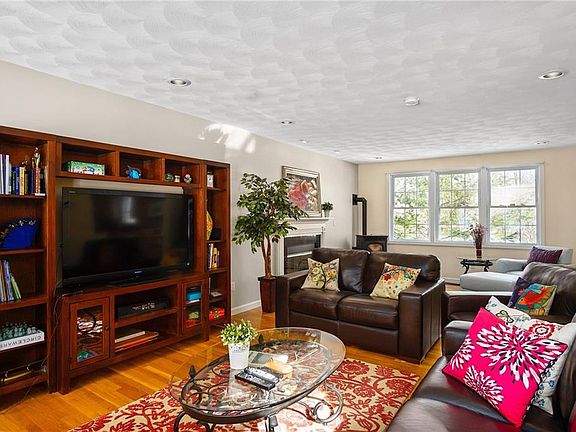 4th image of 200 Shady Hill Dr