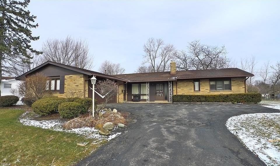 1st image of 24383 Maidstone Ln