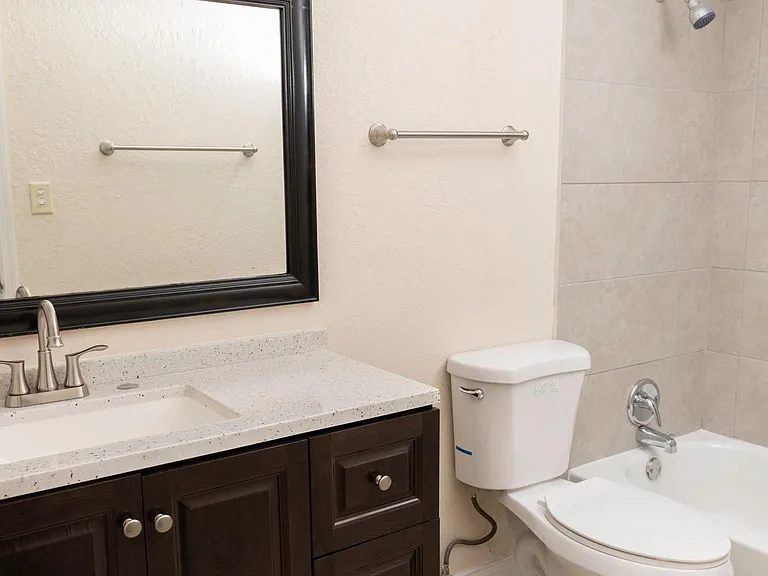 Royal Oak Condominiums — Photo 12