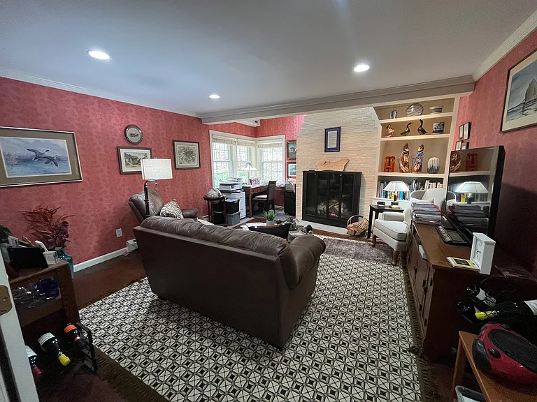 30 Pinewood Vlg #30 — Photo 10
