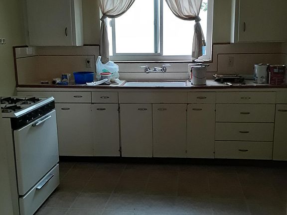 2nd image of 971 1/2 Pershing Ave