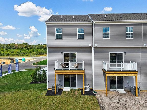 3rd image of 122 Essex Dr