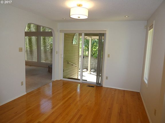 5th image of 15811 SE 35th St