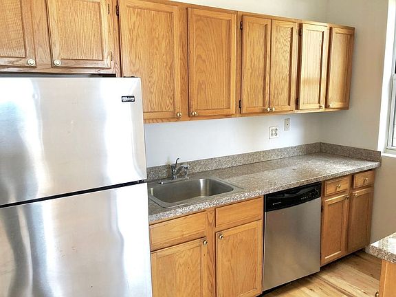 3rd image of 208 W 140th St APT 15