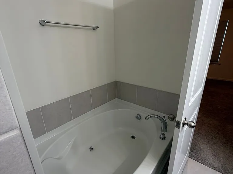 419 Trotters Ln — Photo 11