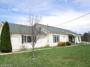 7607 Oak Grove Rd, Ceresco, MI 49033