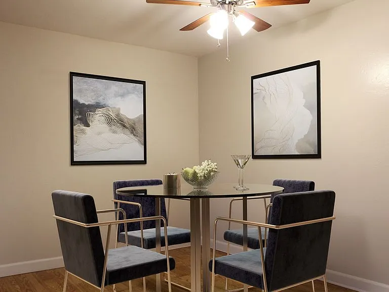 2x2 Dining Area 2x2 Dining Area