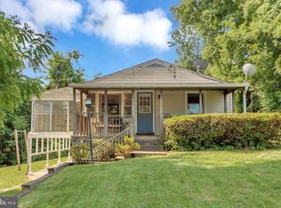 1043 S Lakeshore Dr, Louisa, VA 23093