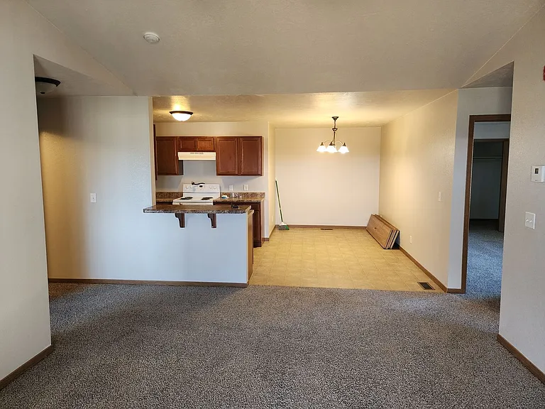 625 E Brian St — Photo 4
