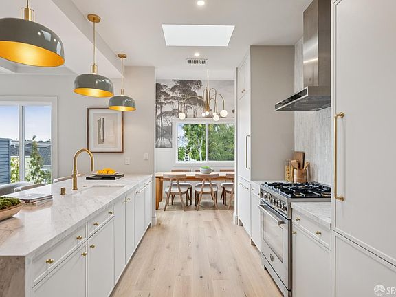 3rd image of 2069 Ofarrell St