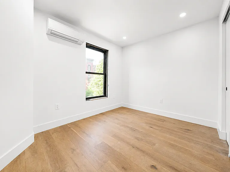 138 Noble St #G — Photo 12