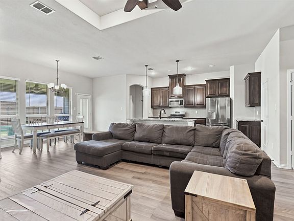 4th image of 632 Steerman Ct