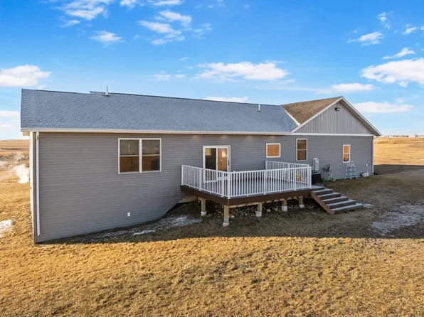 1605 30th Ave NE, Minot, ND 58703