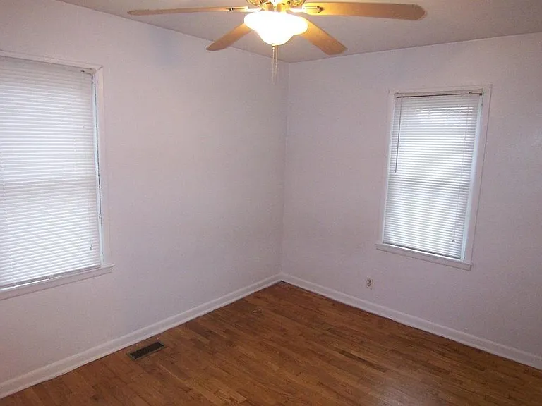 325 S Pickwick Ave #325 — Photo 5