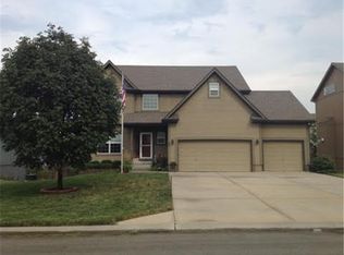 327 SE Highland Park Dr, Lees Summit, MO 64063