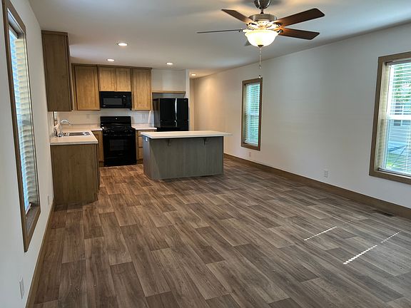 3rd image of 2578 Huntington Park Dr