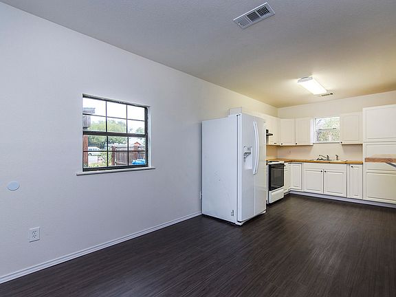 3rd image of 35 Apple Blossom Dr