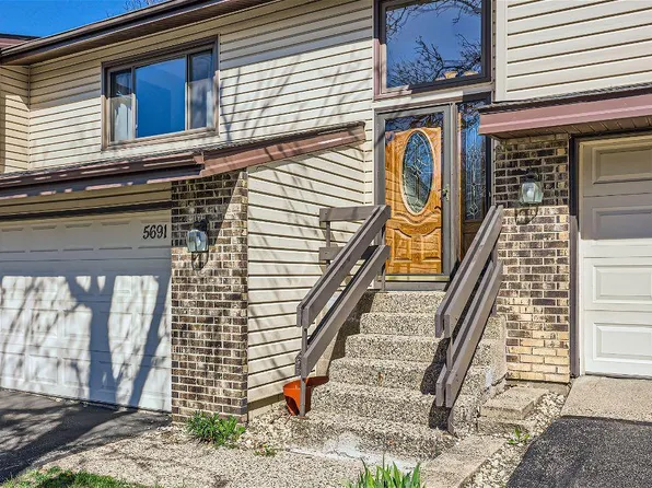 5691 Hyland Courts Dr, Bloomington, MN 55437