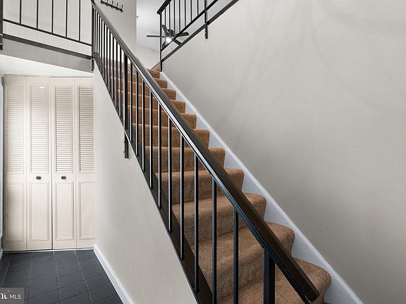 4th image of 560 Glen Ct