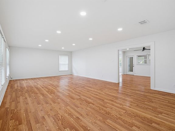 3rd image of 6010 Dunbury Dr