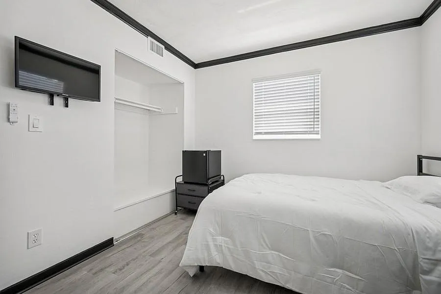 4 bed, 4.0 bath, 1688 sqft, $1,239 — Photo 1