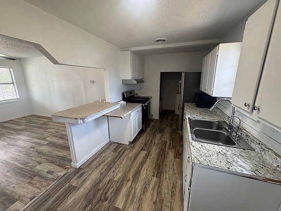 4th image of 2404 W 9th St