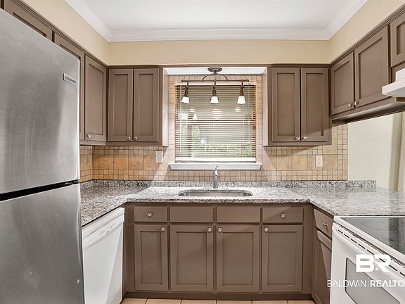 5th image of 3560 Creekway Rd