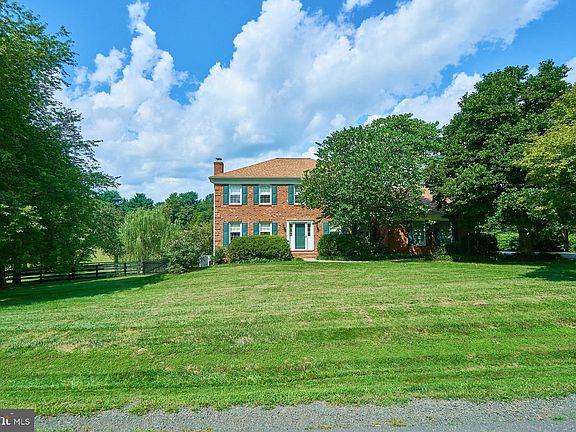3rd image of 4486 Lynn Forest Dr