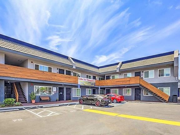 3rd image of 1648 W Del Amo Blvd #101
