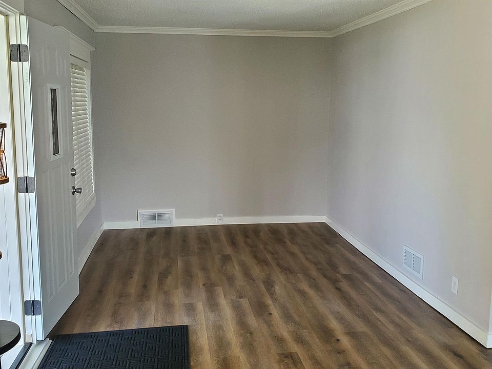 725 Main St, Jesup, IA 50648 Zillow