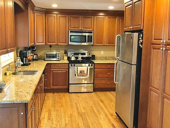5th image of 8 Rogers Ln