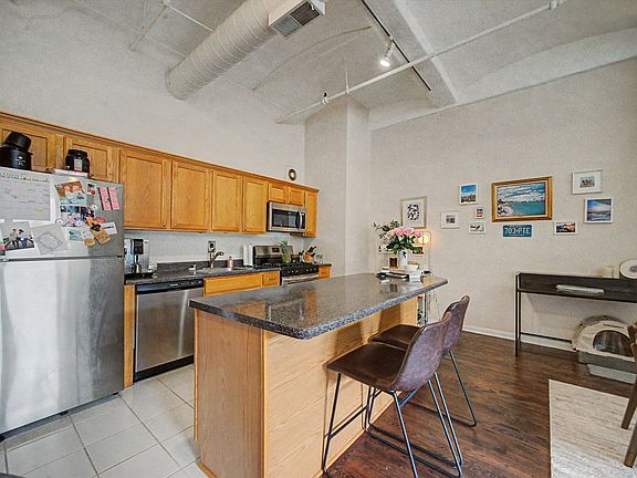 4th image of 633 S Plymouth Ct APT 1105