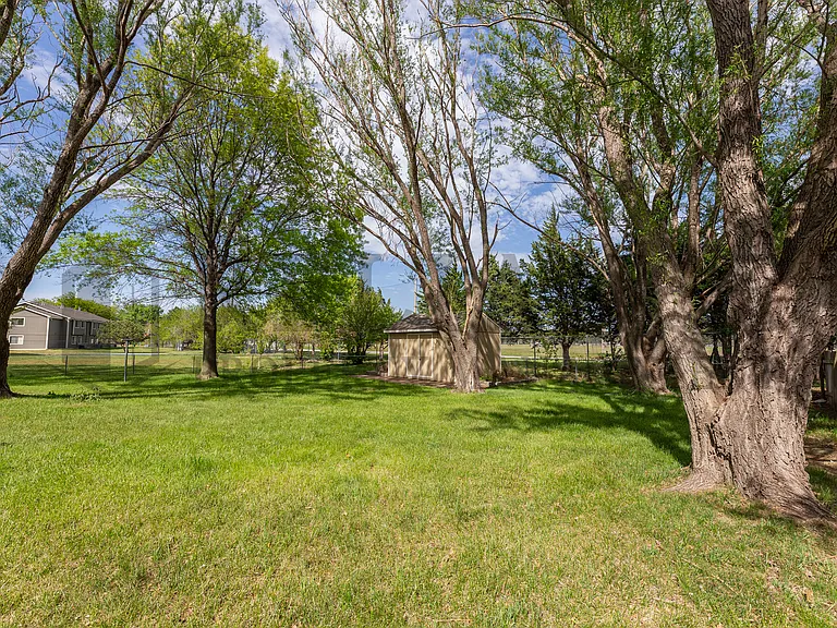 8502 W Westlawn Cir — Photo 4