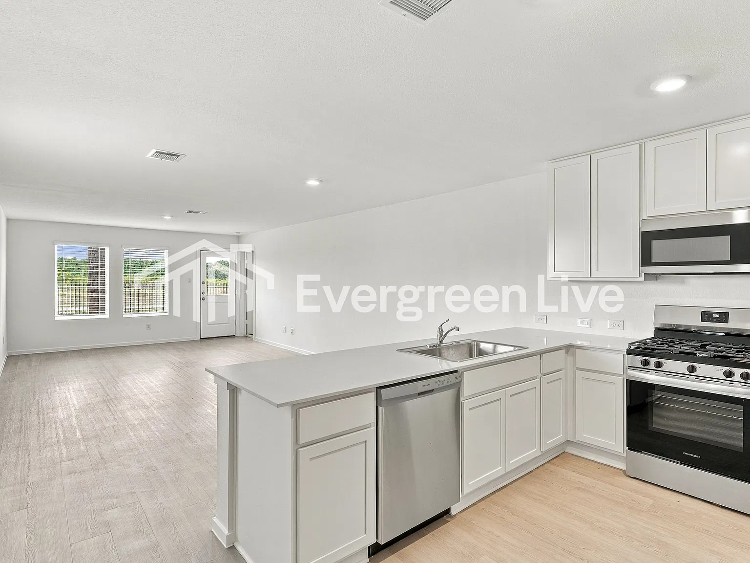 3 bed, 2.0 bath, 1409 sqft, $1,745 — Photo 3