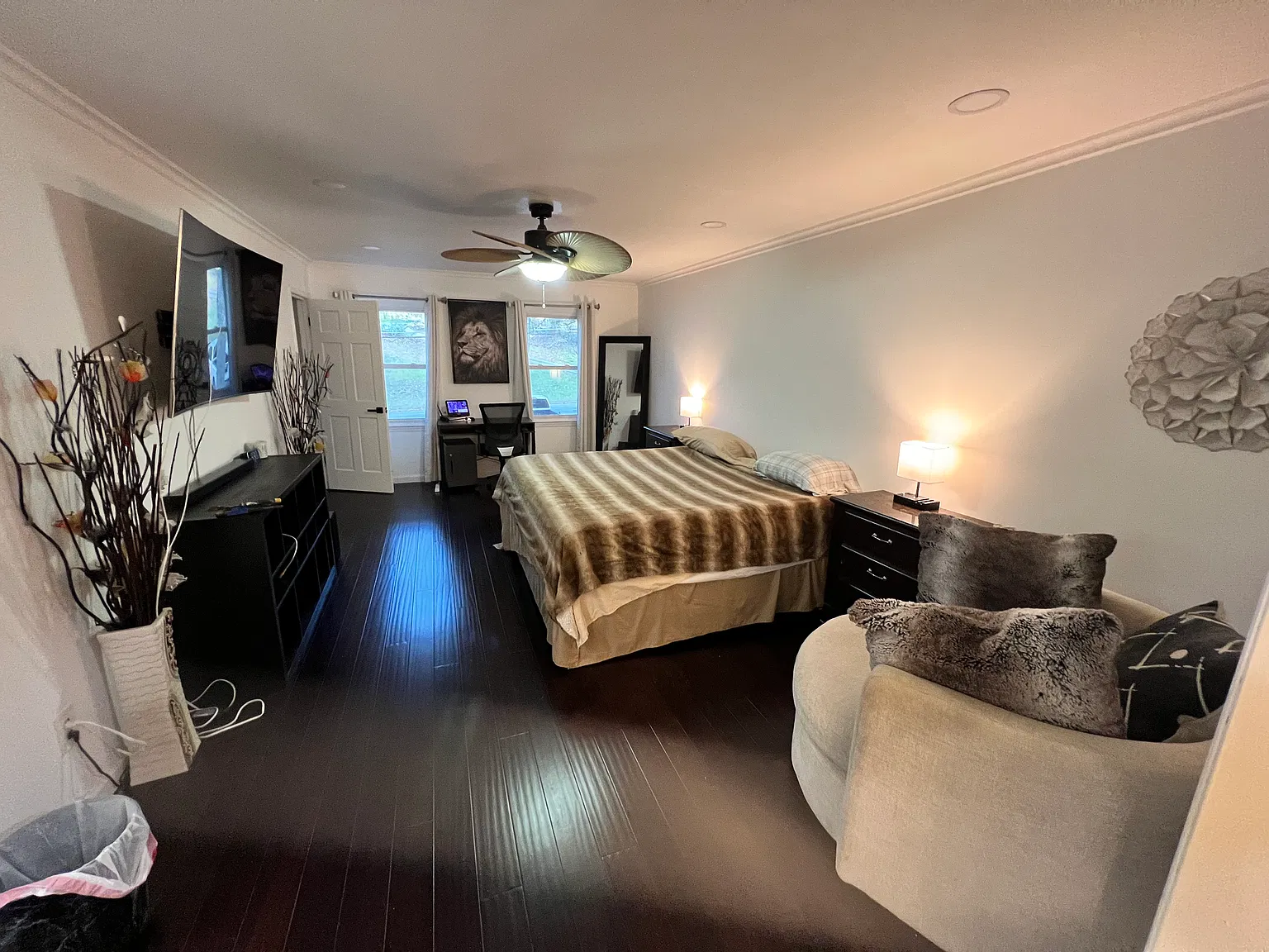 5 bed, 2277 sqft, $2,550 — Photo 2