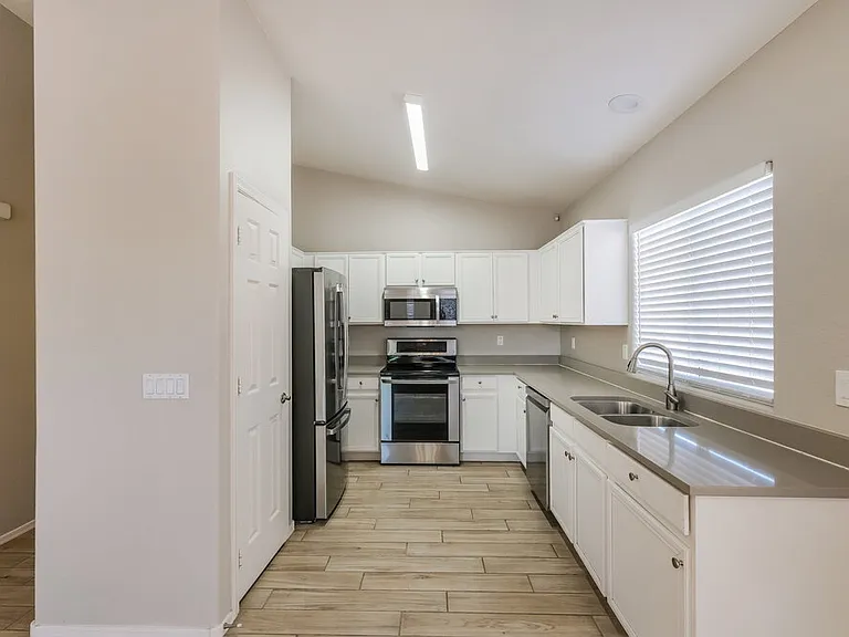 3430 N Saffron — Photo 10
