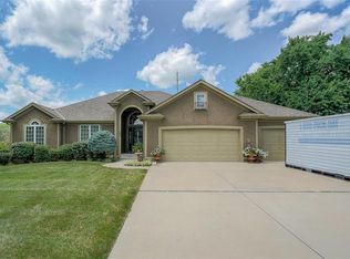 1208 SW Summit Hill Dr, Lees Summit, MO 64081