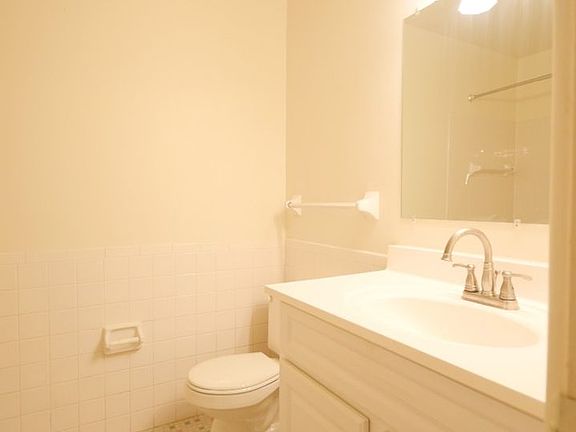 5th image of 2712 Pillsbury Ave S APT 204