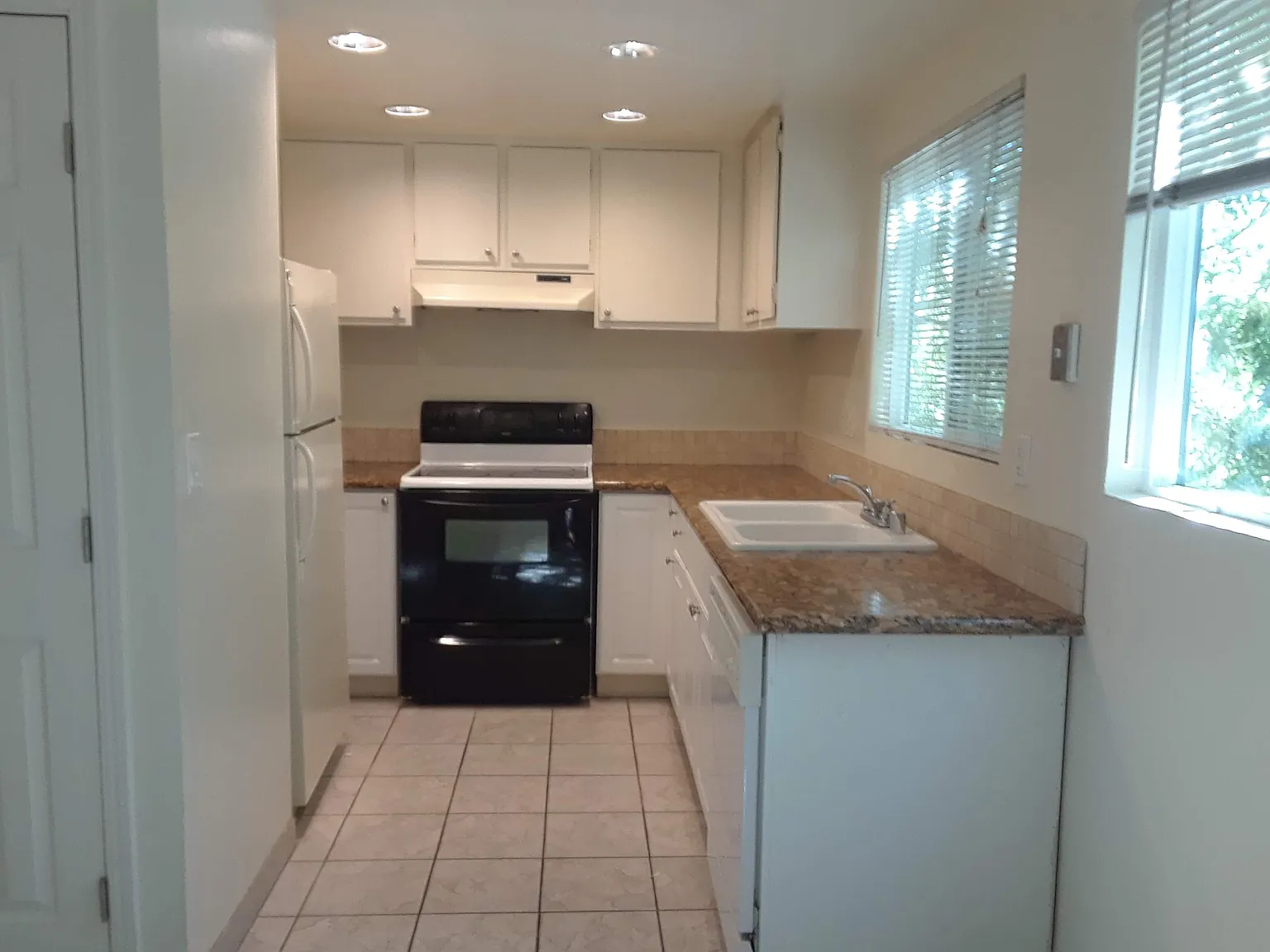 1600 Broadway St — Photo 3