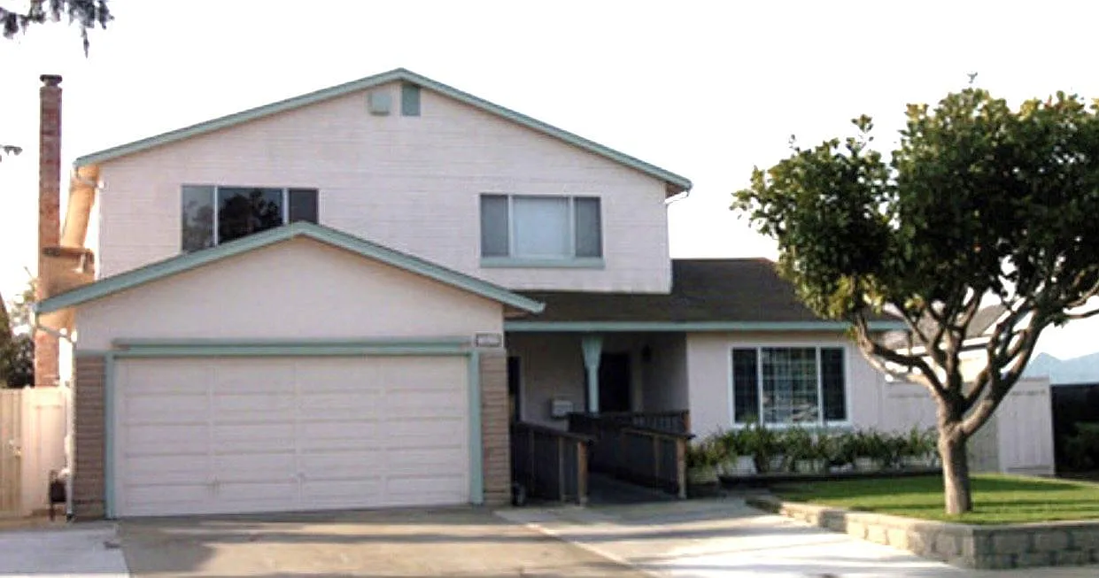 34819 Clover St photo 1