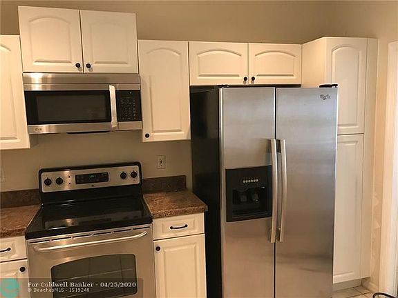 3rd image of 1939 Madeira Dr