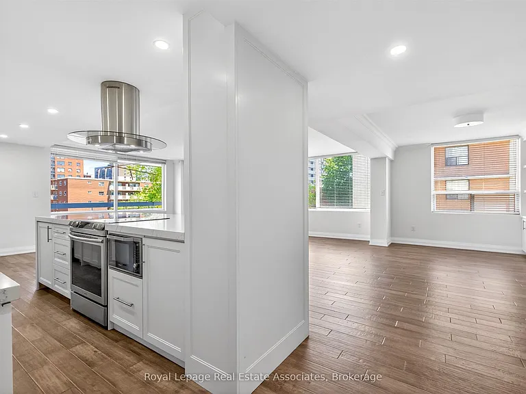 39 Stavebank Rd W #404 — Photo 3