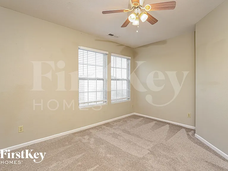 340 Kendall Dr — Photo 15