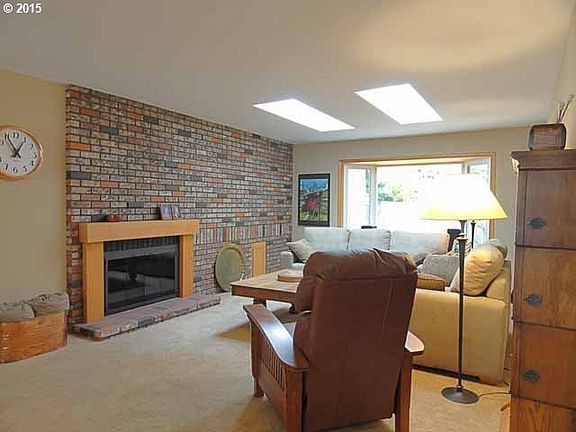 3rd image of 860 SE 59th Ave