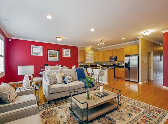 3rd image of 1025 W Buena Ave APT 3E
