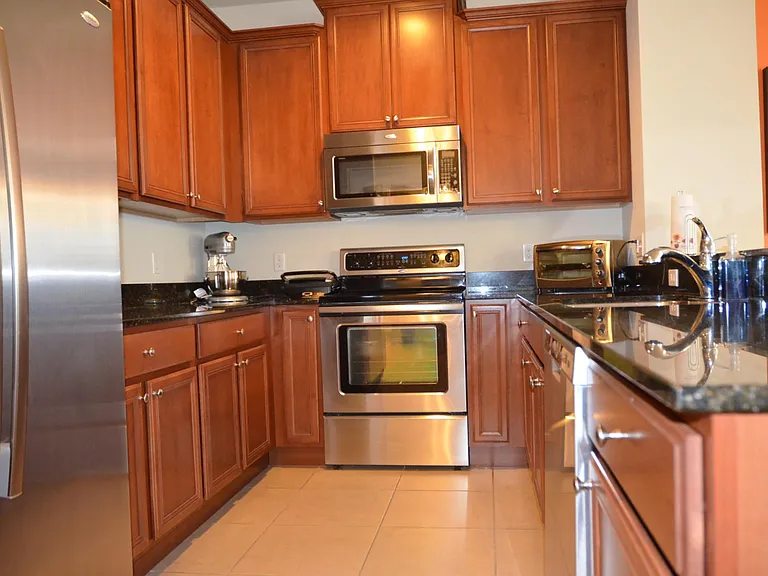 213 Silverglen Ln — Photo 3