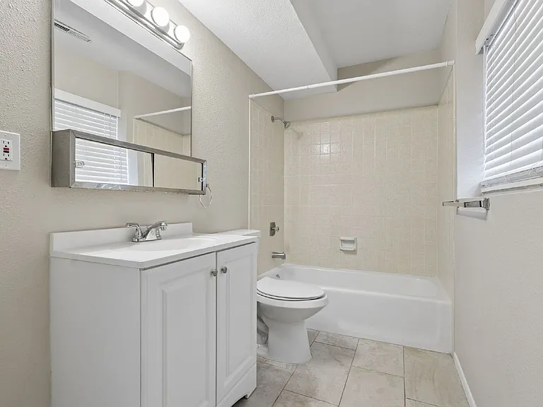 2390 Middleton Ct — Photo 17